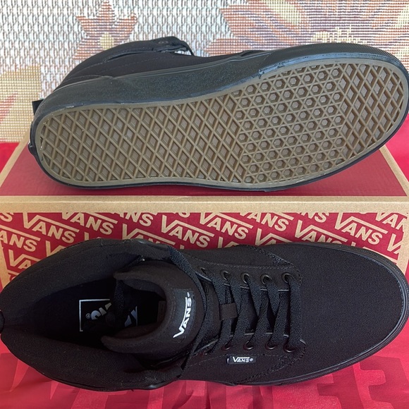 Vans Men’s Atwood Hi
(Canvas) Black/Black
VN0A38BV186 Sneakers - Picture 4 of 16